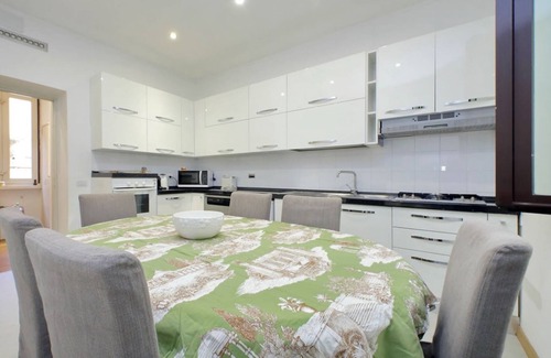 Rione II Trevi Apartment | TreasureRome - Spanish Steps Family Home