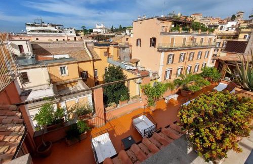 Rione III Colonna Apartment | TreasureRome Spanish Steps Penthouse