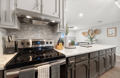 Sunnyside Condo | "Treasures Sunset" Sleeps 4