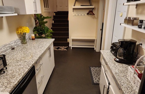 Lents Apartment | Treat Yourself To A Remodeled Home Away From Home In SE Portland
