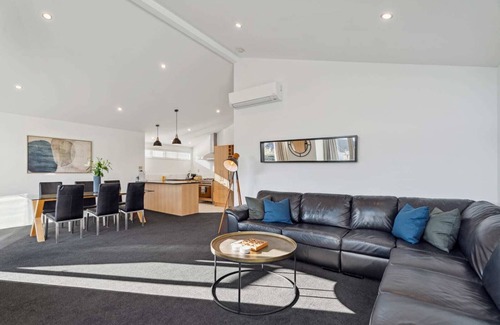 Wanaka Apartment | Treble Cone Views - 3 Bedroom