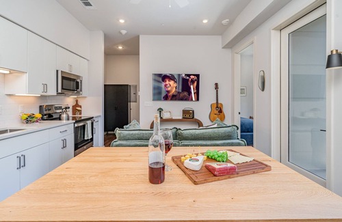 Edgehill House | Treble Maker -Rooftop Lounge - Pool - In Music Row