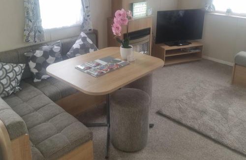 Newton House | Trecco Bay Porthcawl 2-Bed Caravan Sleeps 6