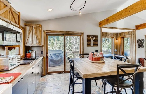 Weisshorn House | Tree House Cabin-Unique 2BR Home w/Shared HotTub!