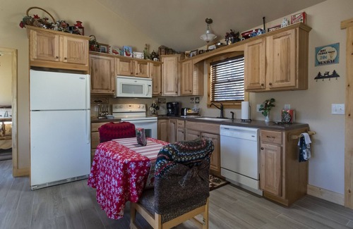 Bryson City House | Tree House Suite at the Calhoun House Inn & Suites