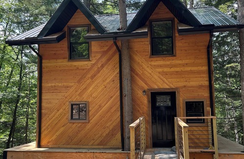 Benezette Cabin | Tree House + Wi-Fi +kitchen +bathroom +2 bedrooms