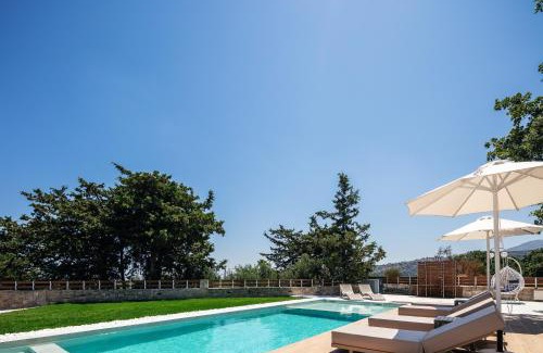 Tria Monastiria Villa | Tree Life Residence