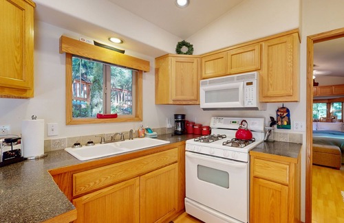 Brookings Cabin | Tree-lined cabin with studio & gorgeous decks, just up from Whaleshead Beach