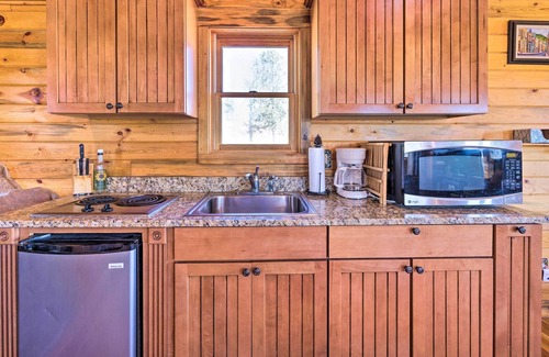 Victor Apartment | Tree-Lined Cripple Creek Retreat w/ Fireplace