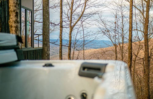 Beersheba Springs Cabin | Tree Loft 2 in the trees on a bluff in the Cumberland mountains