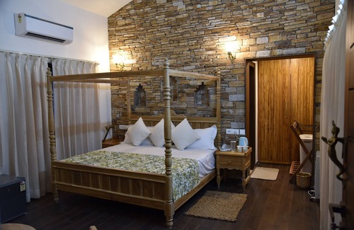 Bail Parao Hotel | Tree of Life Vanvilas Riveredge