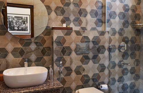 Bail Parao Hotel | Tree of Life Vanvilas Riveredge