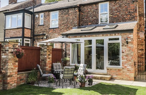 Ripon Cottage | TREE TOP COTTAGE, pet friendly, with open fire in Ripon