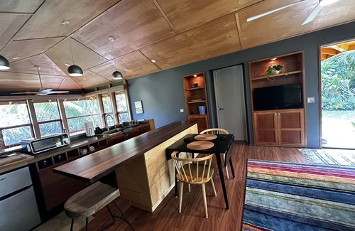 Princeville Cottage | Tree Top Suite- Beautiful walk to Hanalei Bay