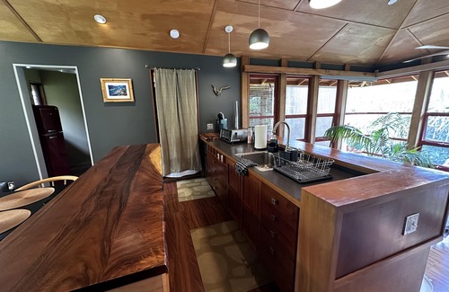 Princeville Cottage | Tree Top Suite- Beautiful walk to Hanalei Bay
