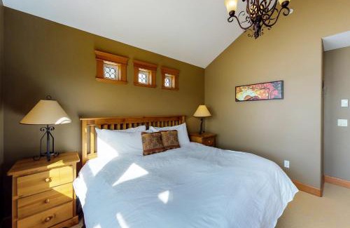 Big White Ski Resort House | Tree Tops