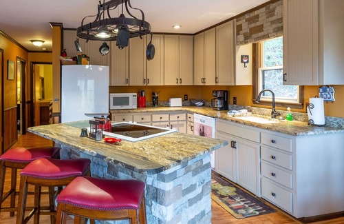 Sylva House | Tree Tops - Comfy Home w/Long Range Mountain Views - Hot Tub! Fire Pit! Great Location!