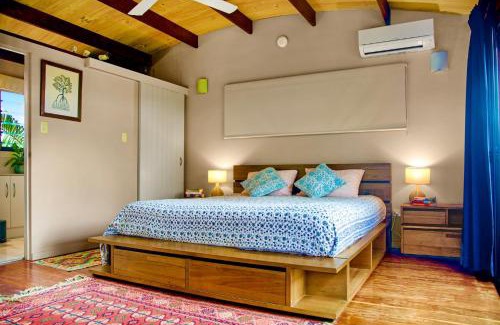 Evans Head House | Tree-tops - Luxurious Coastal Villa with Plunge Pool