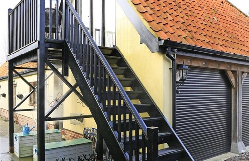 Bungay House | Tree Tops - One Bedroom House, Sleeps 2