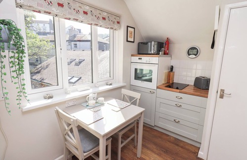 Bowness-on-Windermere Cottage | Tree Tops View