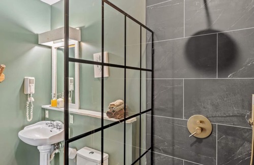 Townsend Hotel | Tree-View Studio | Walk-In Shower | Balcony
