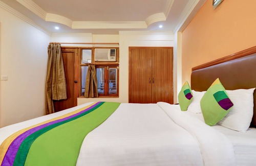 Dehradun Hotel | Treebo Calista, Patel Nagar