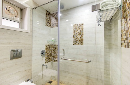 Vijay Nagar Hotel | Treebo Daksh Residency
