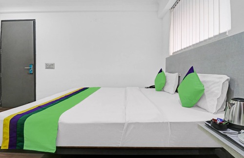 Faridabad Hotel | Treebo Grand Town House