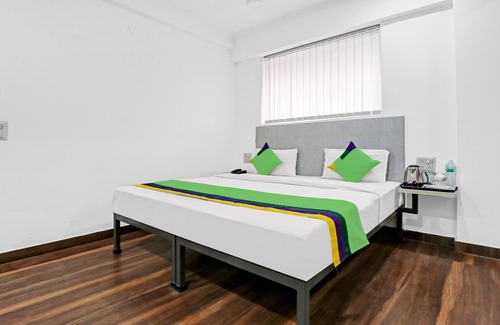 Faridabad Hotel | Treebo Grand Town House