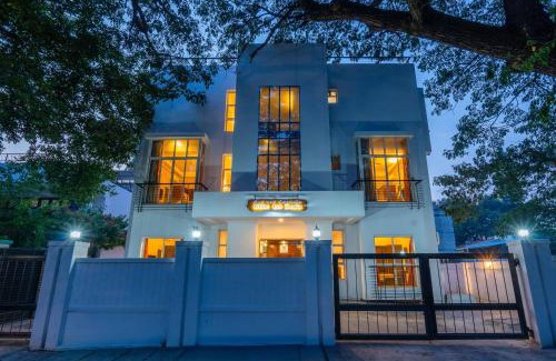 Koramangala Hotel | Treebo Ivory White Inn