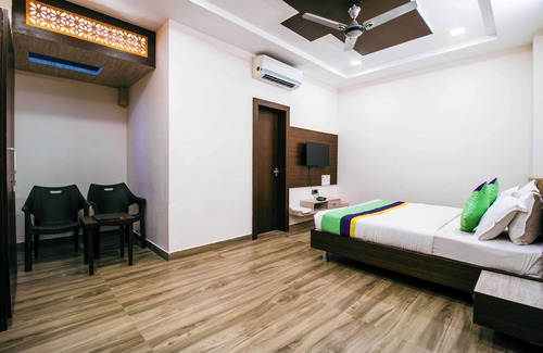 Shavri Colony Hotel | Treebo Paras Raj Near City Palace