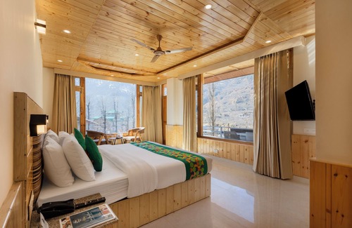 Burwa Hotel | Treebo Premium Silverstone Resort With Mountain Valley View