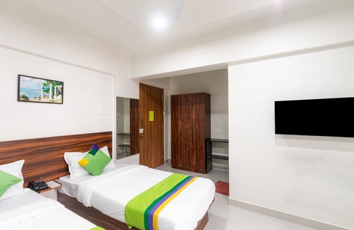 Hadapsar Hotel | Treebo Raana Encore - Near Magarpatta