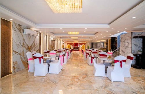 Noida Hotel | Treebo Royal Grand, Sector 71
