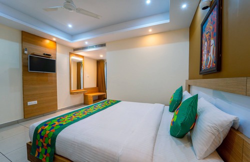 Guruvayur Hotel | Treebo Sree Varshavilas Regency