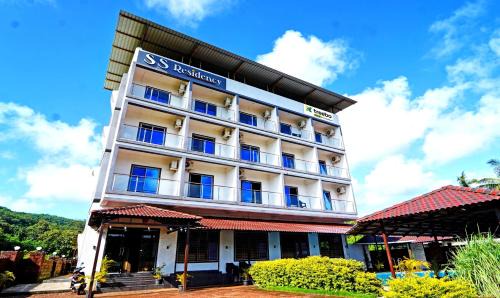 Dapoli Hotel | Treebo SS Residency With Mountain View