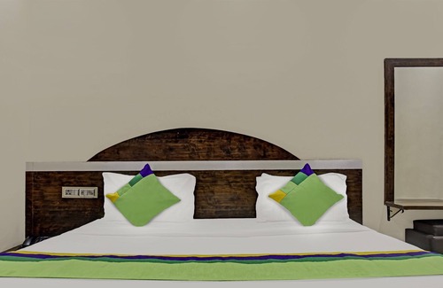 Bhopal House | Treebo Trend Jalsa Dlx