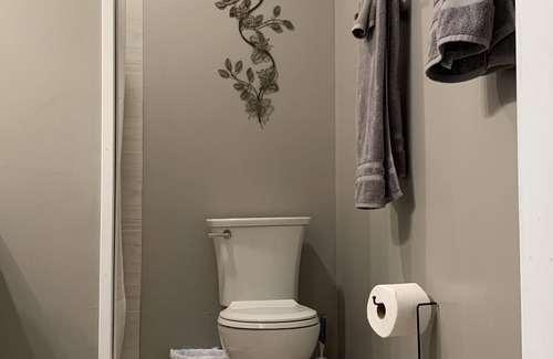 Hattiesburg Cottage | Treehouse 1/4 mile from the rails to trails