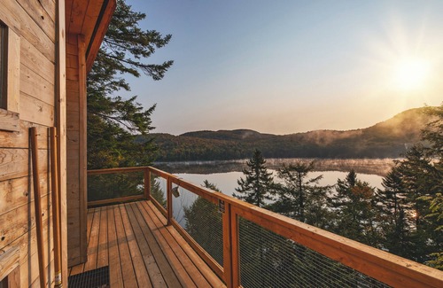 Saint-Faustin-Lac-Carre House | Treehouse #18 | The Cliff house