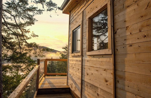 Saint-Faustin-Lac-Carre House | Treehouse #18 | The Cliff house