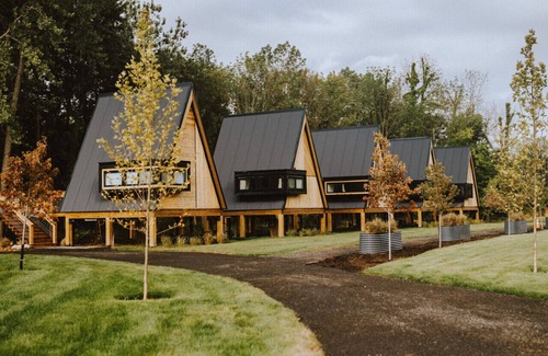 Sodus Cabin | Treehouse 2 Honeymoon Treehouse Escape w private hot tub