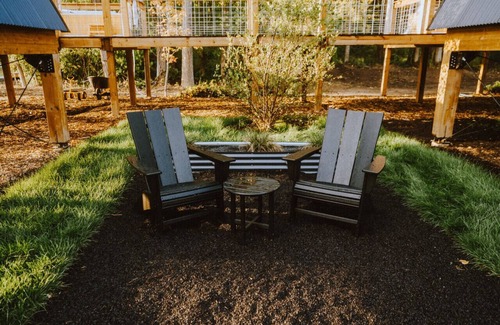 Sodus Cabin | Treehouse 2 Honeymoon Treehouse Escape w private hot tub