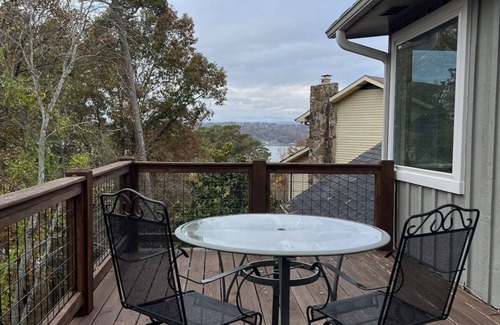 Lupton City House | Treehouse by The Lake