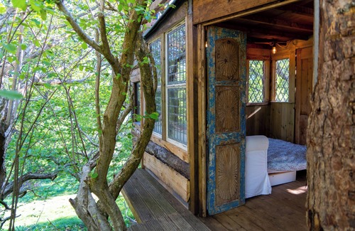 Abergele Cabin | Treehouse Cabin Wilderness Escape