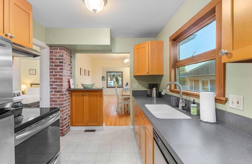 Wallingford Apartment | Treehouse Deck House at Green Lake