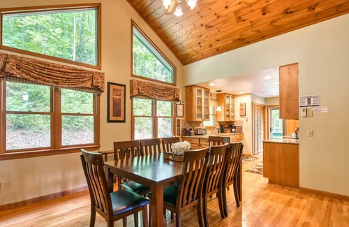 Waynesville Cabin | Treehouse Escape -Hot Tub, Amazing Views