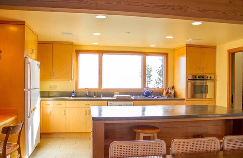 Inverness House | Treehouse | Family Retreat, Picturesque Landscape
