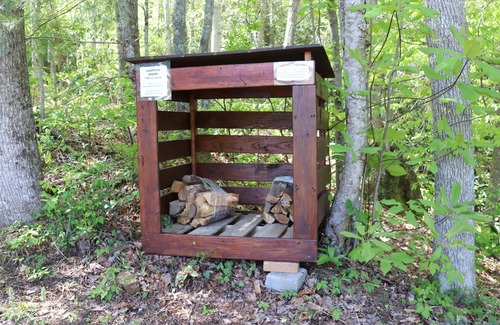 Cosby Cabin | Treehouse Glamping 1 bordering GSMNP, Off-Grid