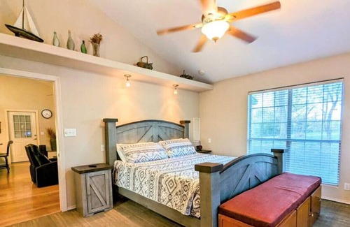 Davis House | Treehouse Hideaway- Your home away from home