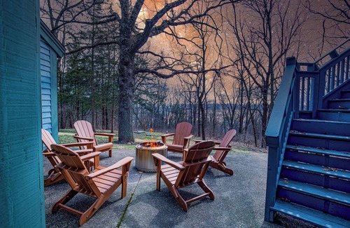 The Galena Territory House | Treehouse: Hot Tub! Firepit! Cozy, Secluded, + Spacious.